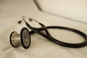 Littmann Stethoskop im Hintergrund